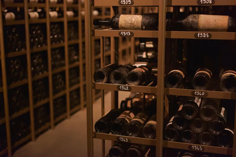 Memórias em Garrafa: A Curadoria de Vinhos de Guarda que Dá Alma ao Dimar