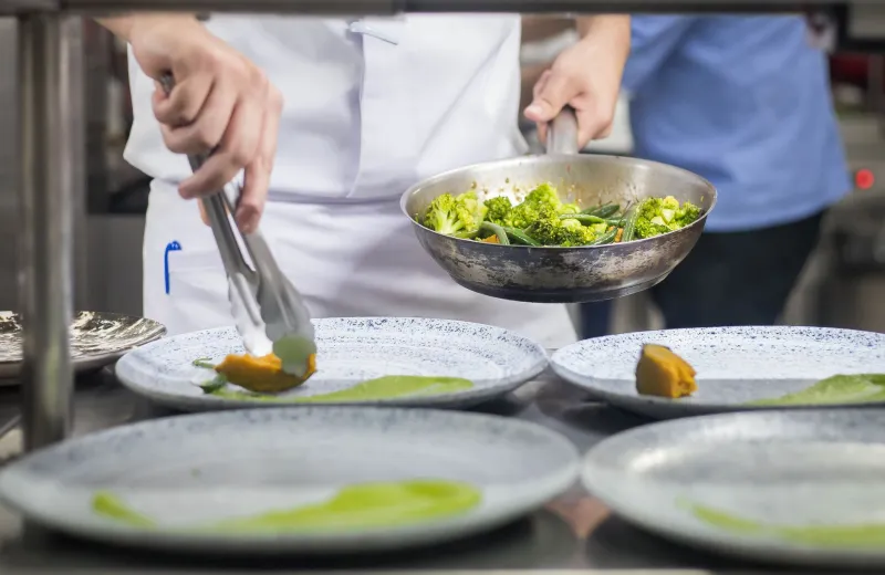 Da Seleção ao Prato: A Arte e a Precisão que Transformam Ingredientes em Experiências Sensoriais no Dimar